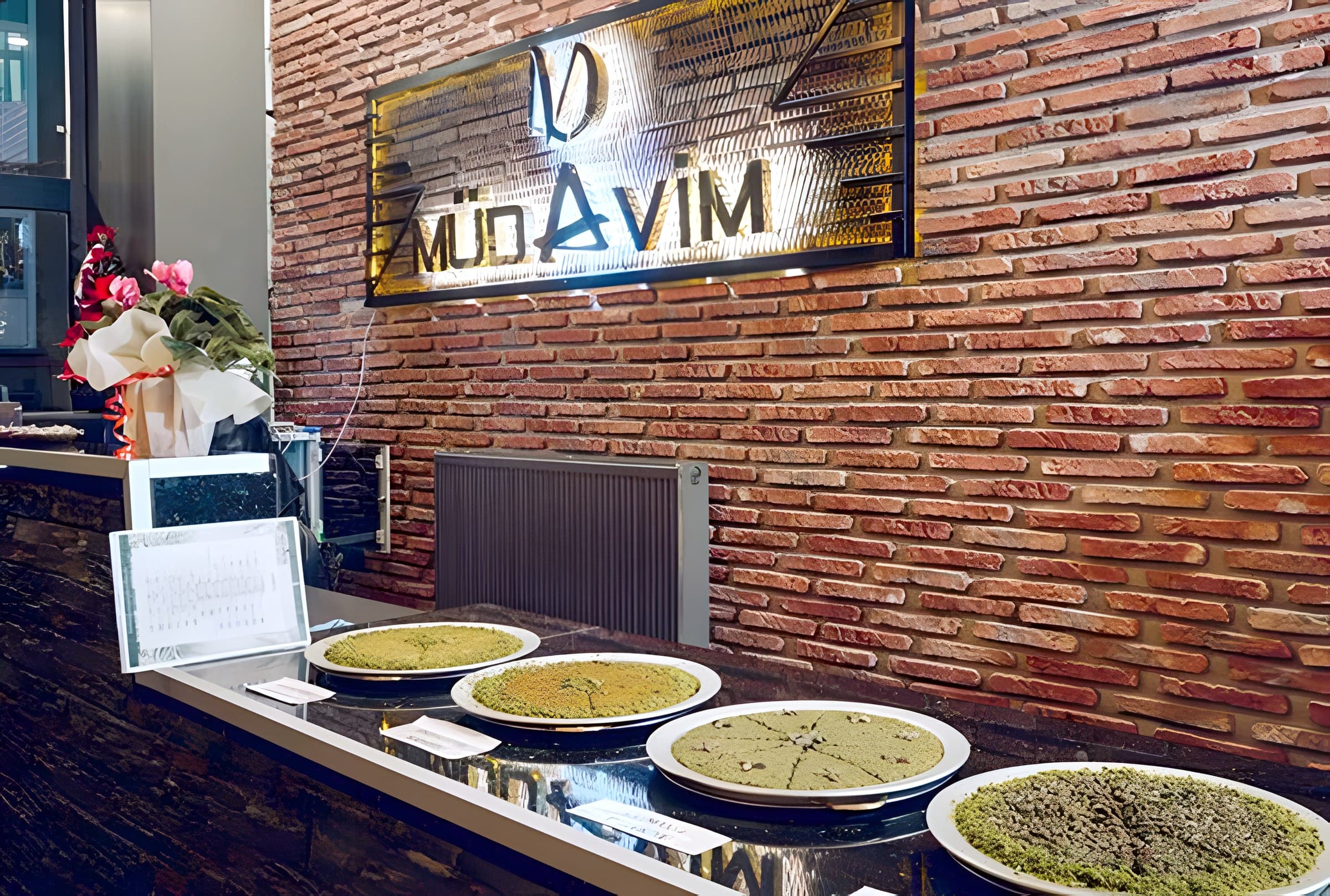 Erzurum otel kahvaltı - Müdavim Restoran açık büfe hamur işleri ve pastane ürünleri